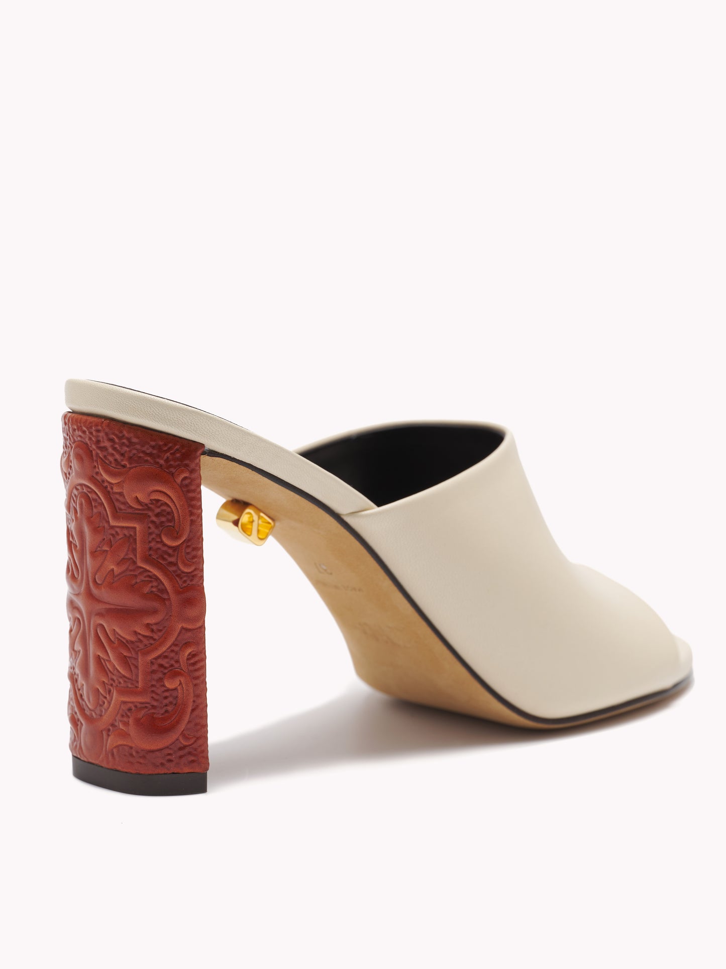 Cream mules with brown embossed leather heel made in Italy Maison Skorpios by Adriana Abascal Filiberto de Saboya