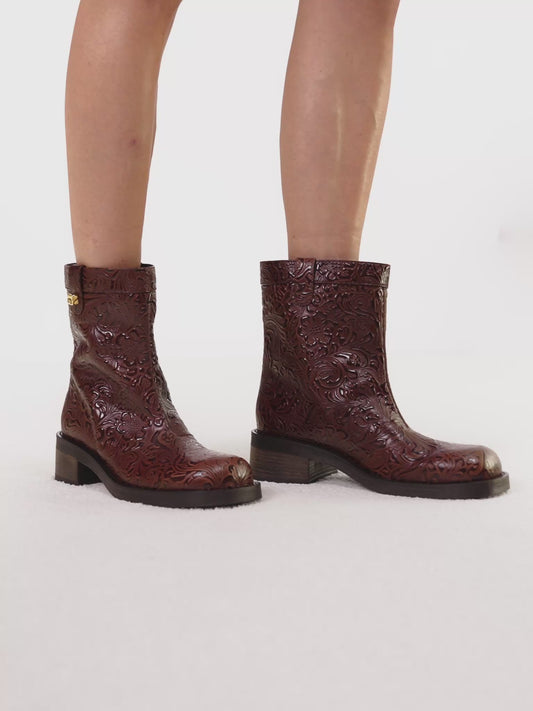 Casual boots for women made in Italy with luxurious materials by Adriana Abascal