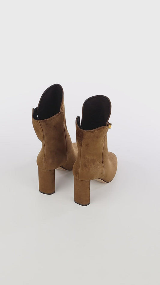 minimalist chic ankle boots made in italy with luxury brown suede maison skorpios by adriana abascal emanuele filiberto di Savoia